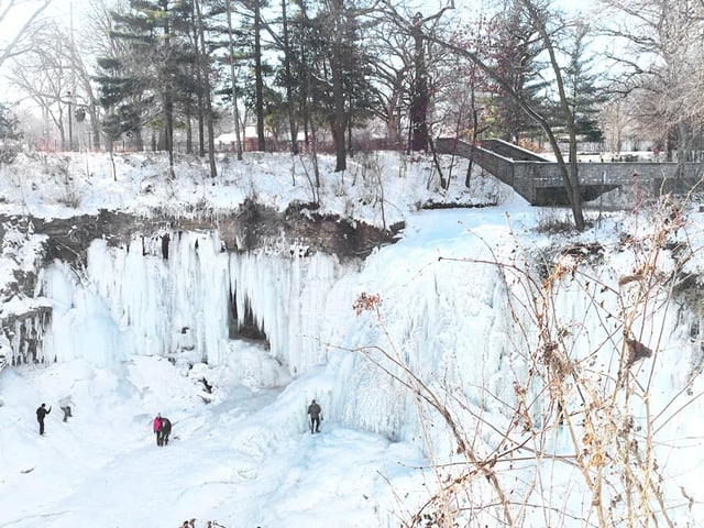 Woodchuck_USA-Minnehaha-falls.jpg